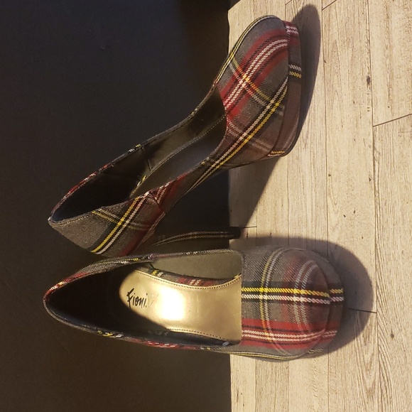 Fioni Gray Tartan Plaid Platform Heels Size 7.5 - Picture 2 of 12